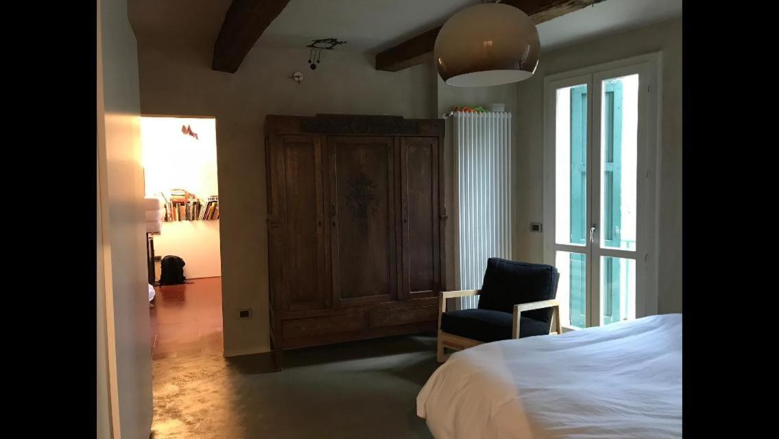 Casa Luminosa Con Giardino In Centro Storico Apartment เรจโจเอมิเลีย ภายนอก รูปภาพ